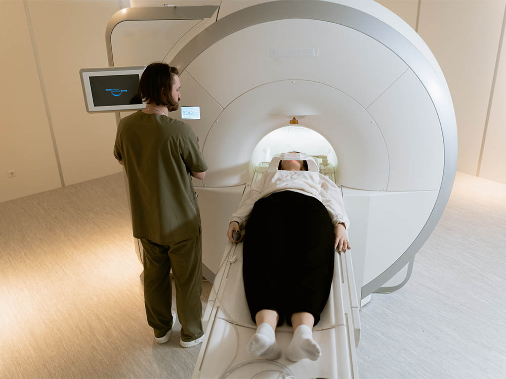 Магнитно-резонансная томография головы с контрастом